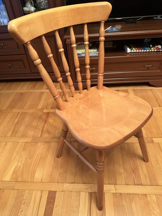 Стол и стул кухонные из дерева