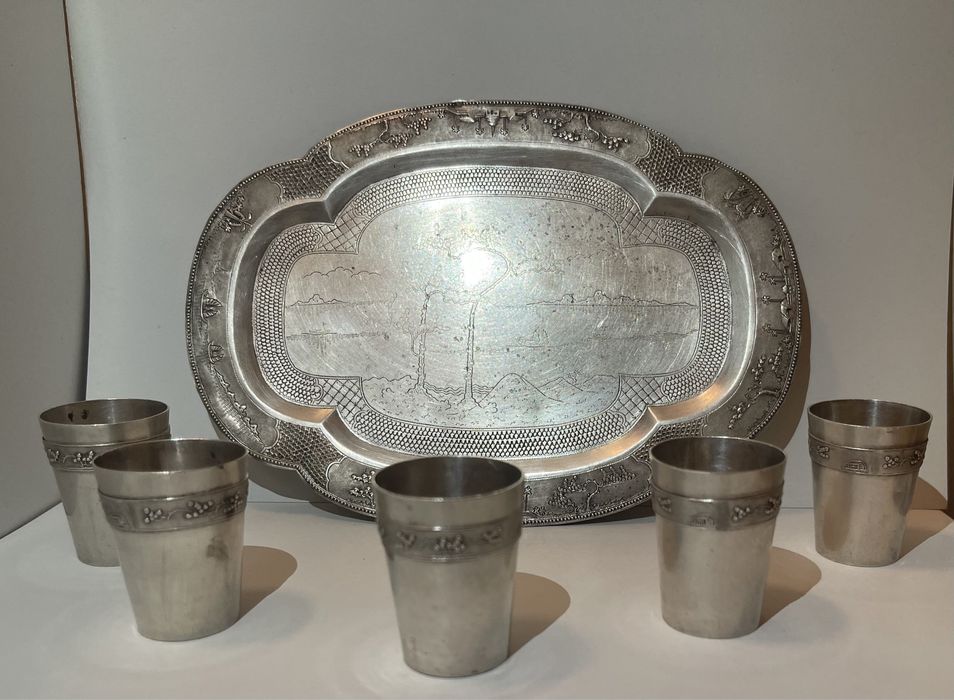Антиквариат раритетный фамильный набор Серебряный поднос с рюмками