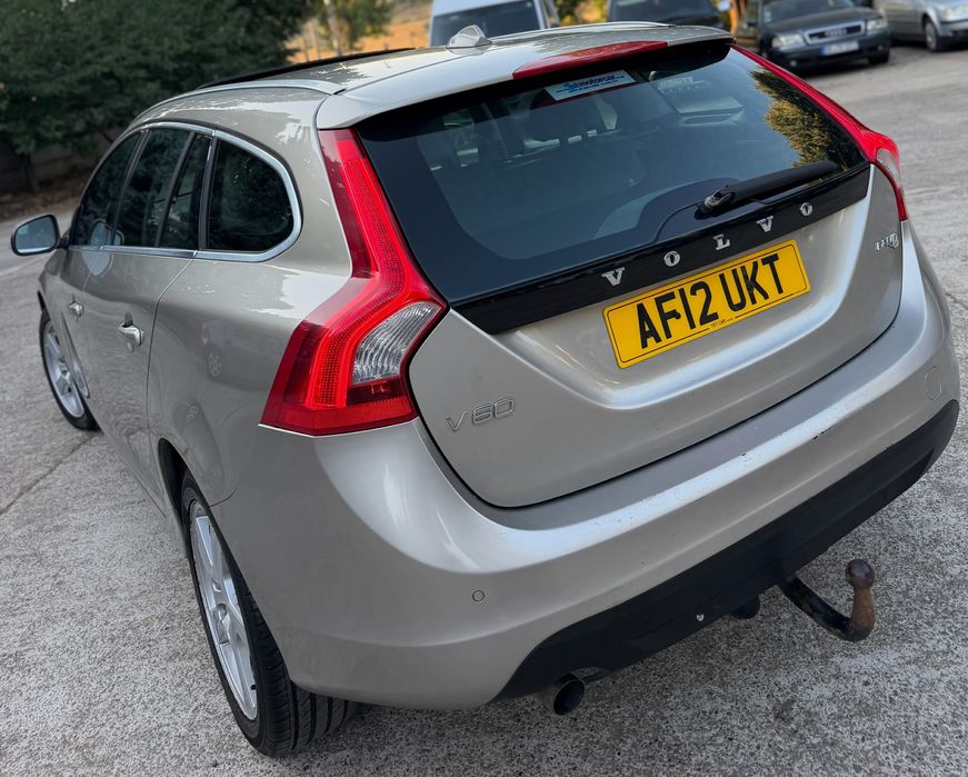 VOLVO V60 - 2012 - 1.6 Diesel - Euro 5 - 115 Cai Putere - Cutie viteze manuala - 6+1 - Trepte - Trapa - Interior Piele - Full Electric