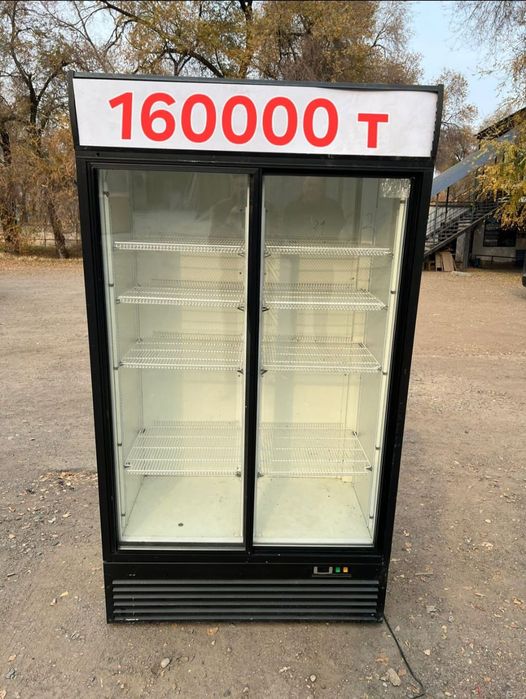 Срочно продам витринный холодильник