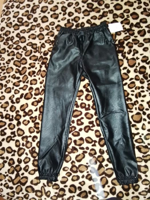Pantaloni piele ecologica mărimea 13-14 ani