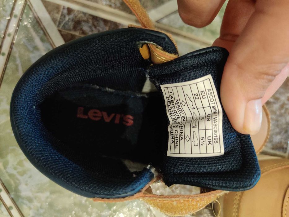 Levis боти номер 22