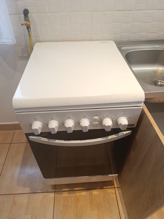 Vând aragaz cu chiuveta in stare perfecta