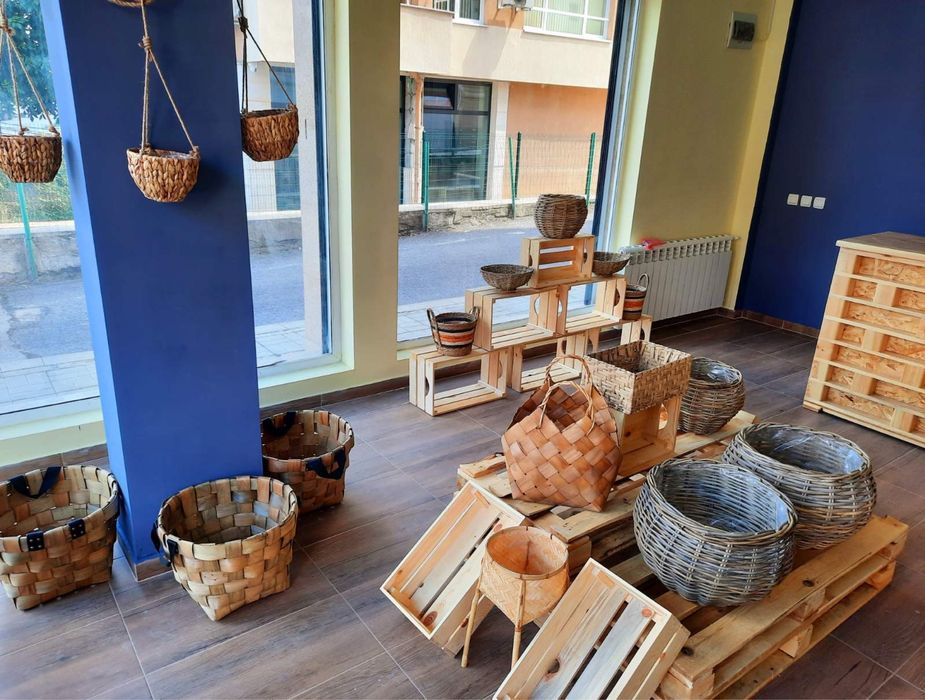 Търговско обзавеждане за магазини и заведения