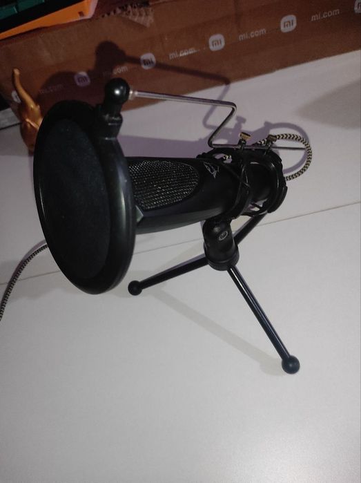 Микрофон Trust MANTIS GXT 232 черный