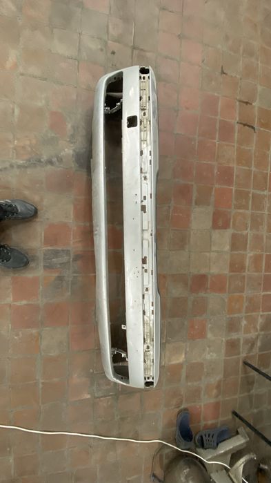 Продам бампера на бмв е39 и одну противотуманку