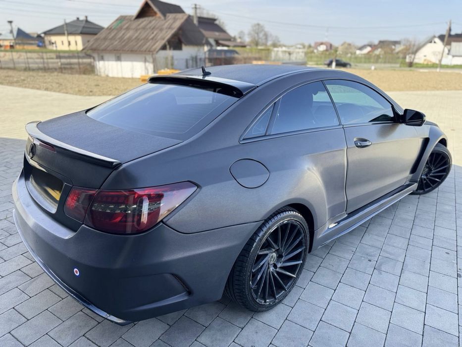 Mercedes E500  5.5 V8 425 cp
