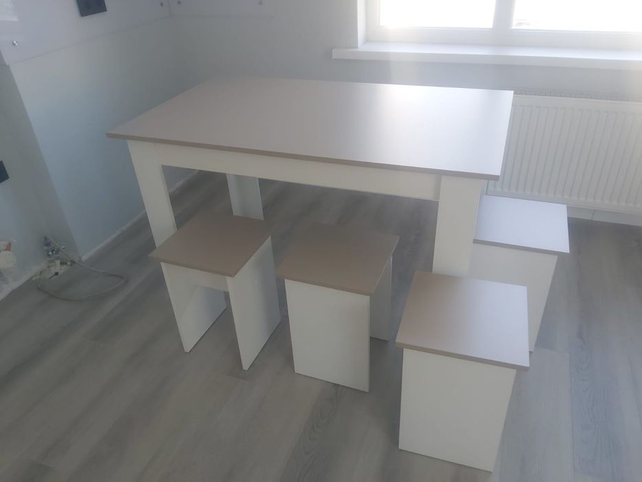 Продам стол со стульями новый