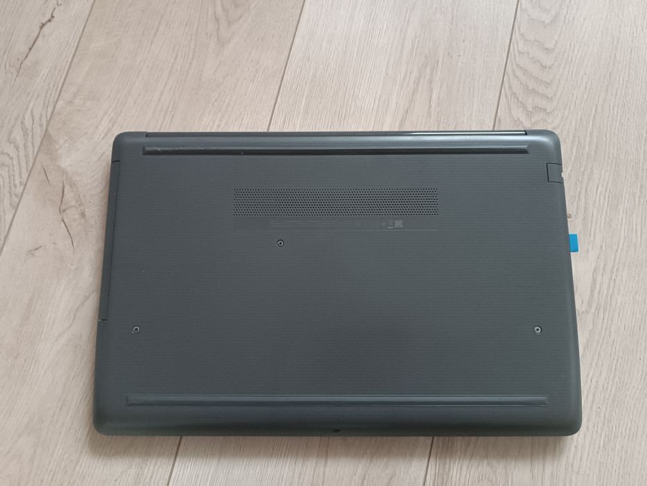 Laptop HP AMD Ryzen 3 + accesorii