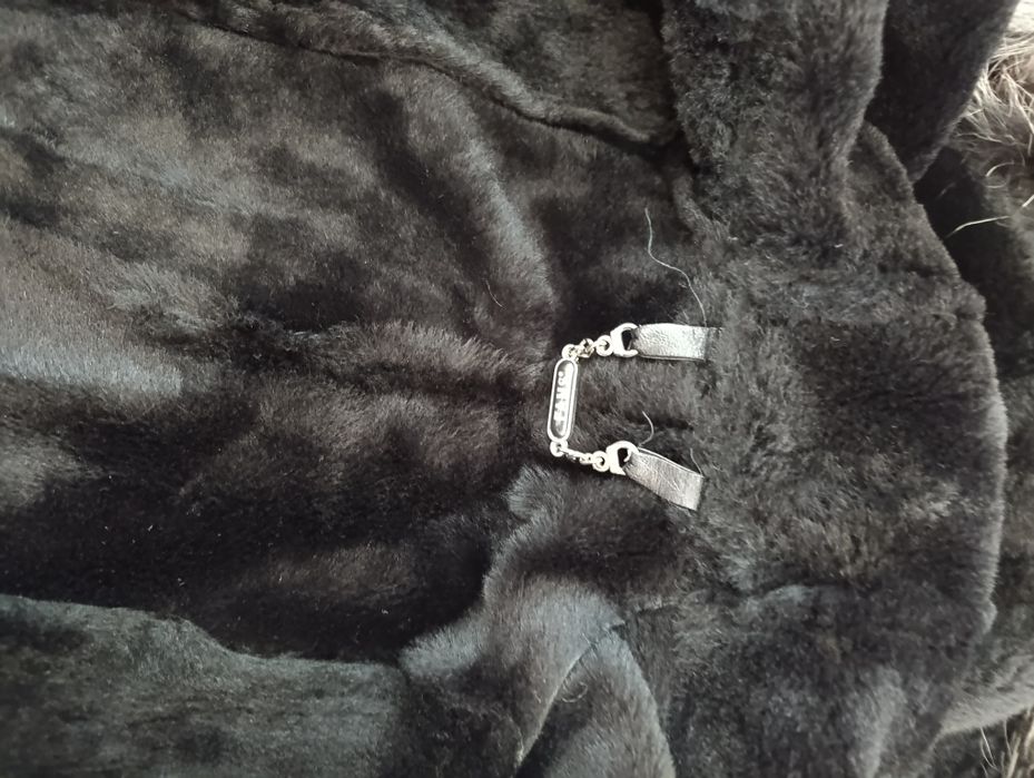 Палто от естествена кожа и сребърна лисица на качулката