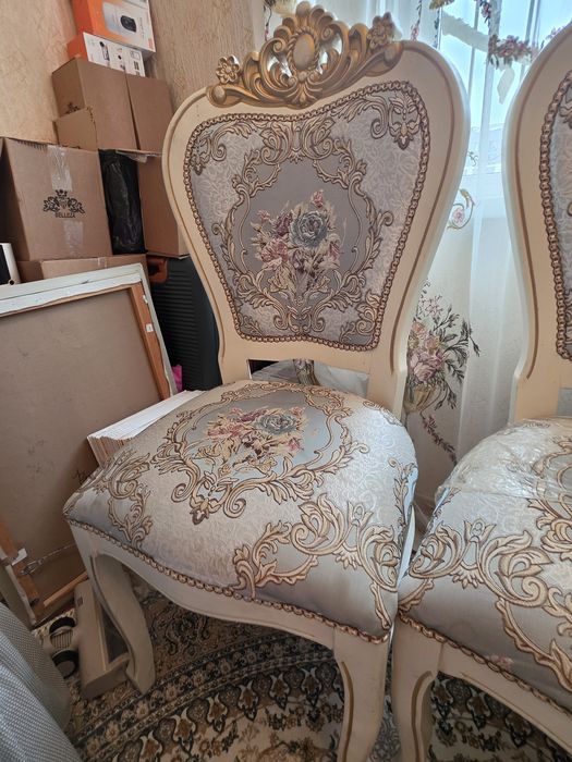 Продаётся стол стулья деревянные