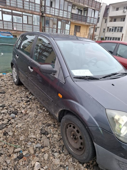 Vând auto Fiesta