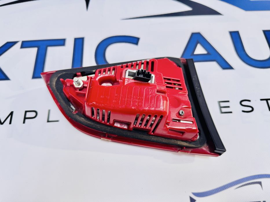 Stop dreapta led pe portbagaj Audi A4 break model dupa 2012 cod 8K9945094E