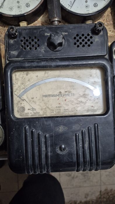 Советские измерительные приборы.