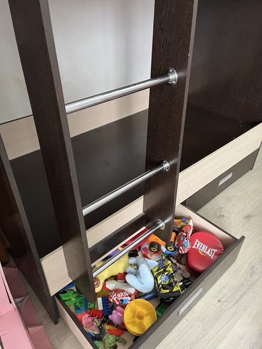 Двухярусная кровать