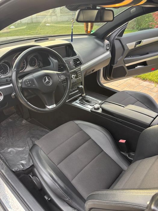 Schimb Vând 8500 euro  Mercedes Benz E220 coupe