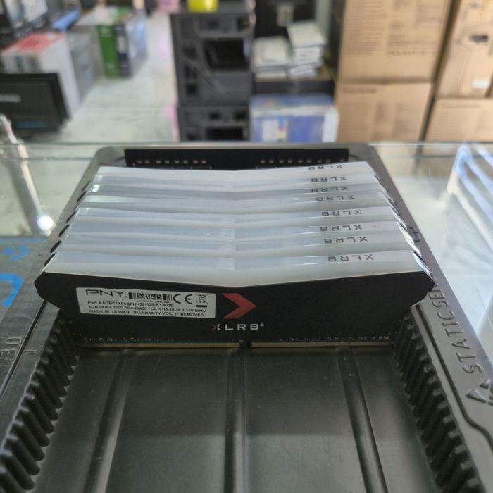Operativka PC DDR4 8GB RGB 3200MHZ