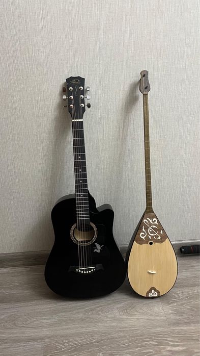 Гитара вместе с домброй в отличном состояний