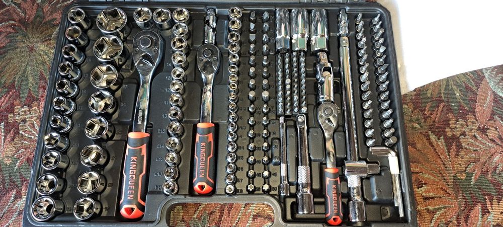 Продам наборы ключей.