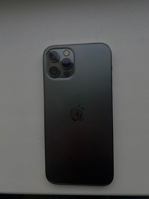 Продавам iPhone 12 pro