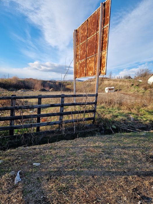 Vind teren intravilan în Riureni str Oltului nr 38.