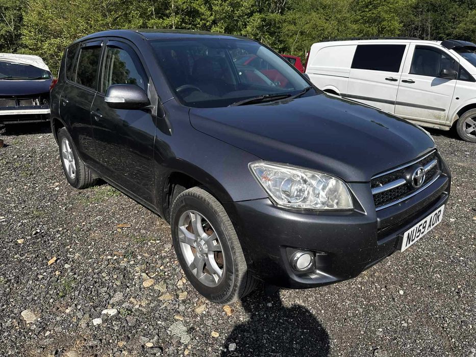 Продава се на части: Toyota RAV4 2.2 D-4D 2011