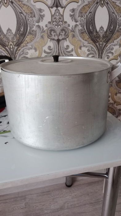 Продам алюминиевую кастрюлю