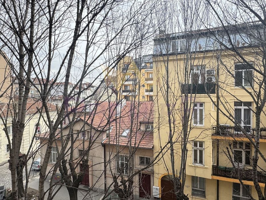Продава се Двустаен апартамент в София, Център - 66 кв.м за 2017 €/кв.м - Снимка #8
