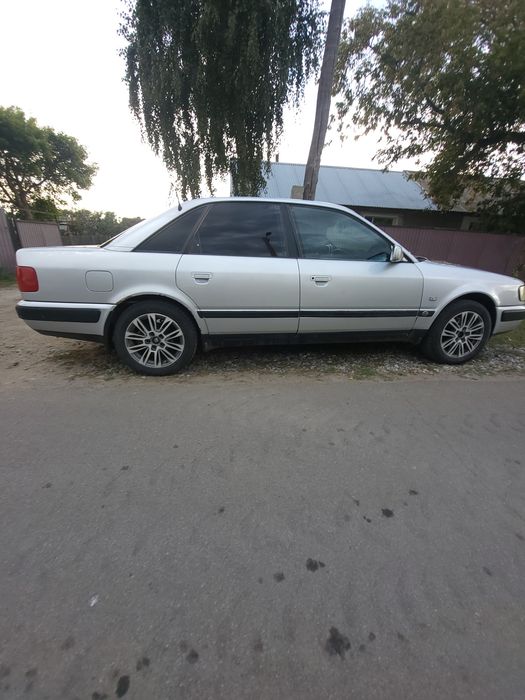 Ауди 100 в хорошем состояний