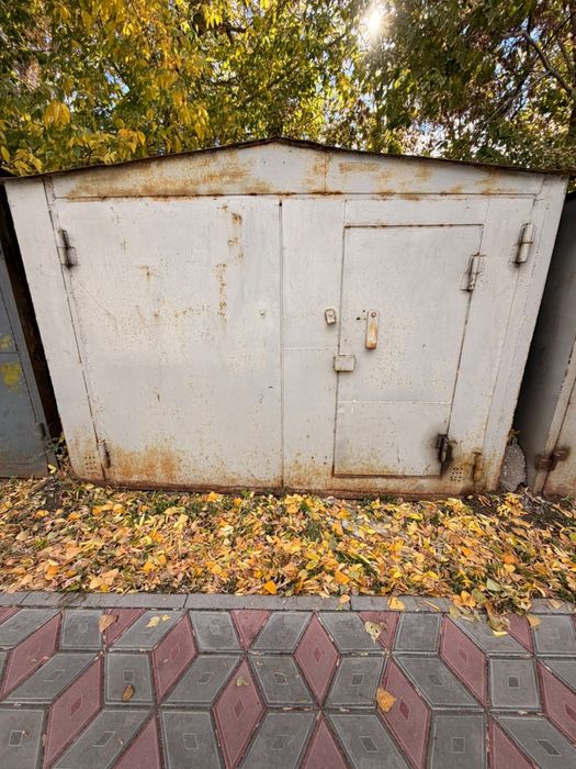 Гараж металлический возле Гулливера