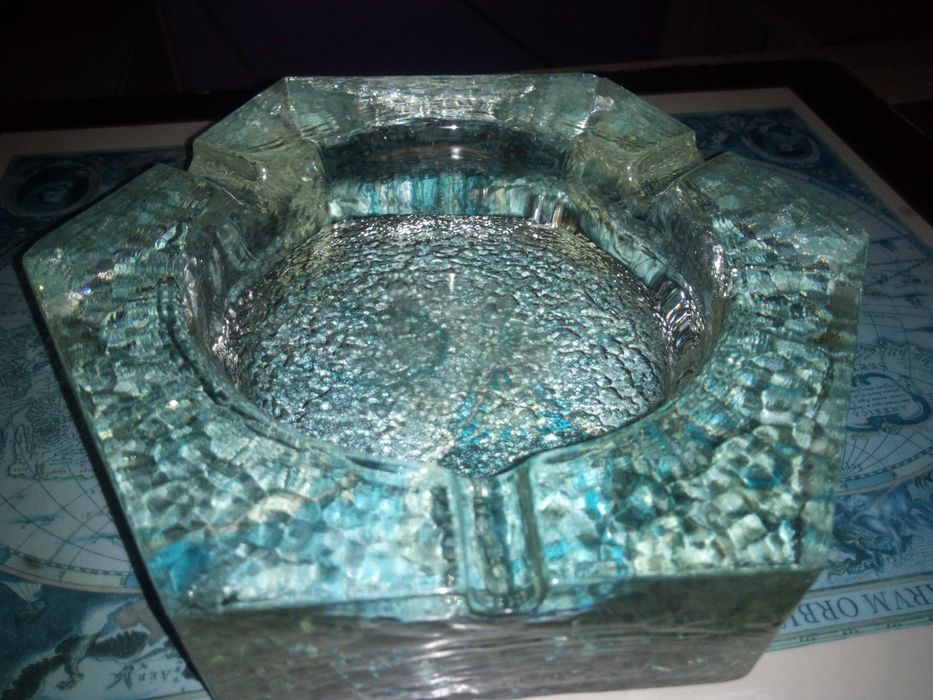 de  vanzare   scrumiera     mare     !!!