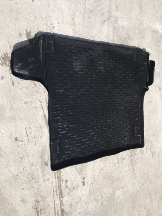 Tavita dedicata porbagaj protectie de cauciuc Bmw X3 E83 2005 2009