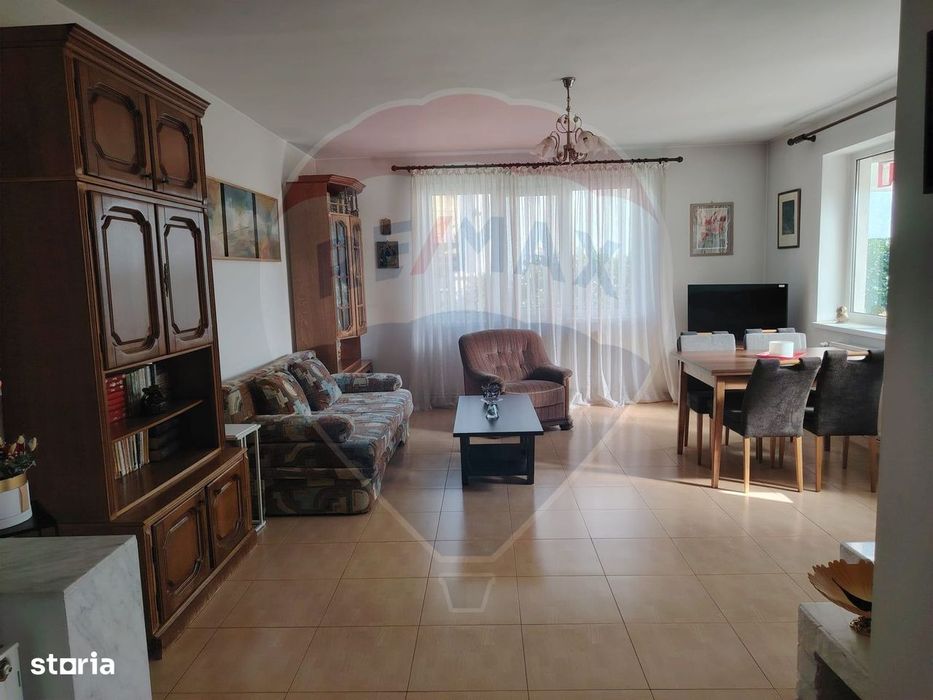 Casă / Vilă cu 8 camere de vânzare în zona Central