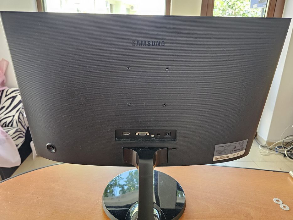 Монитор Самсунг модел LC24F390FHUXEN