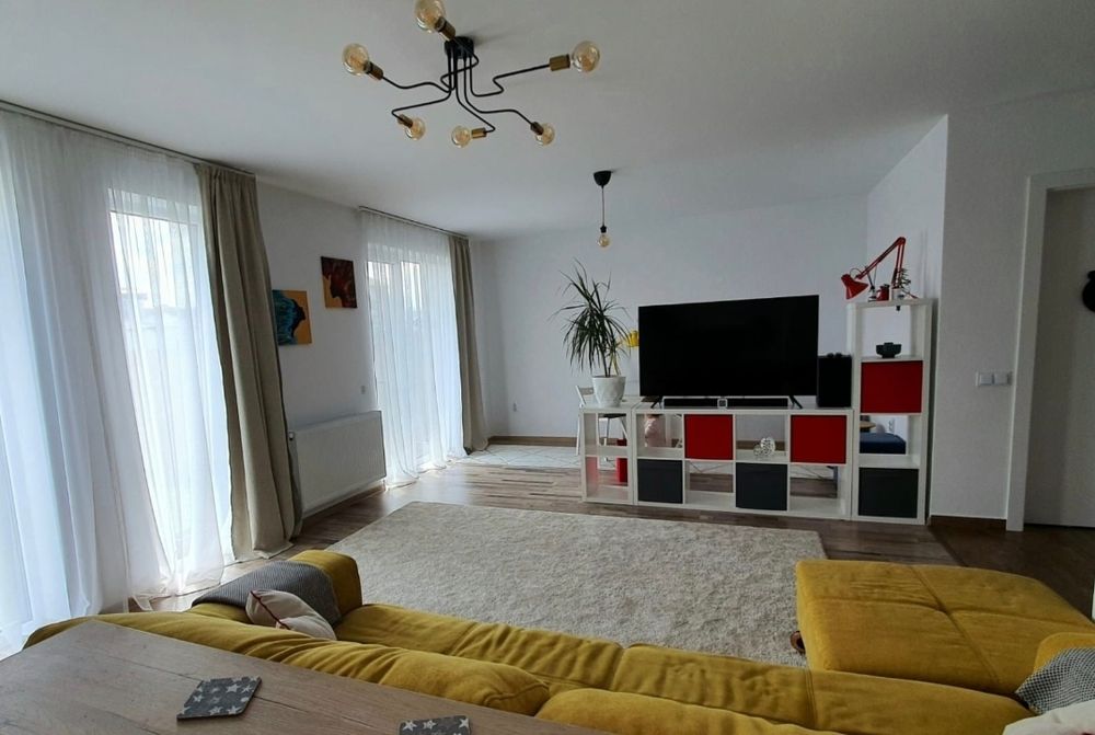 Inchiriez Apartament 2 cam spatios si cu gradina Brasov Coresi