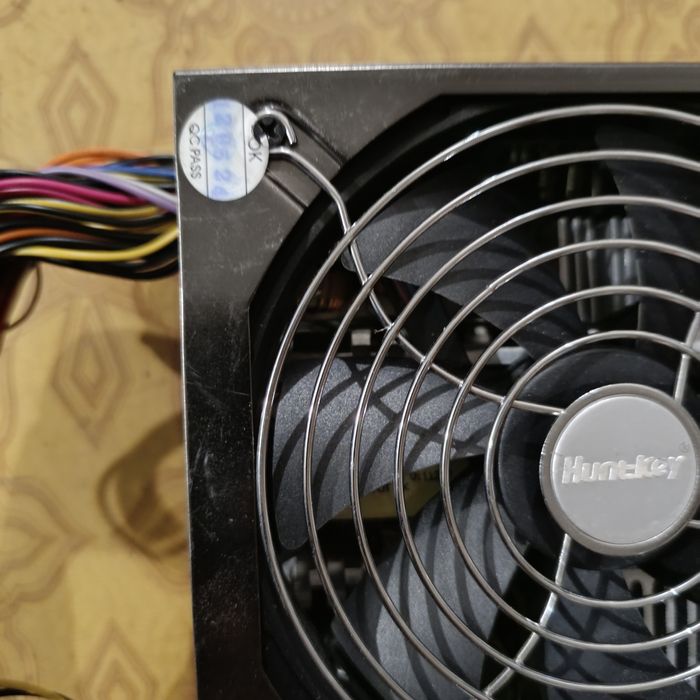 Блок питания для компьютера 700 Вт