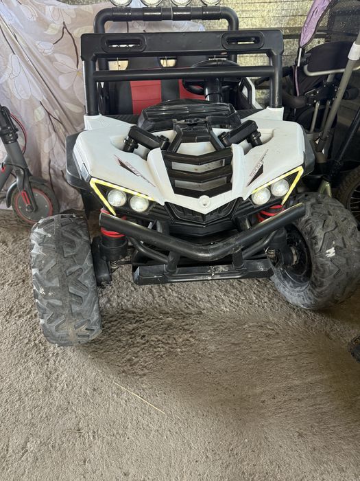 Продам машинку детскую……….