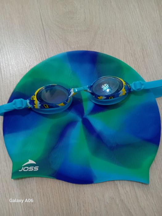 Продам шапки,очки,плавки для плавания