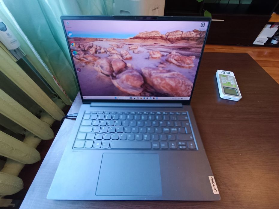 Лаптоп lenovo slim 7 pro amoled displey