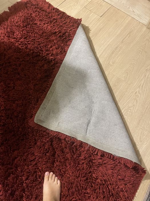 Covor burgund cu fir