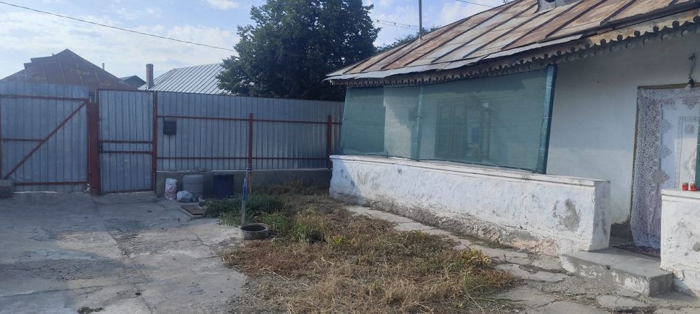 Vând casă bătrânească  în județul Tulcea ,oraș Măcin
