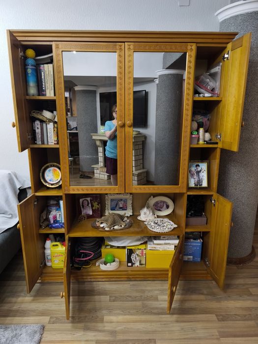 Сервант с винным баром