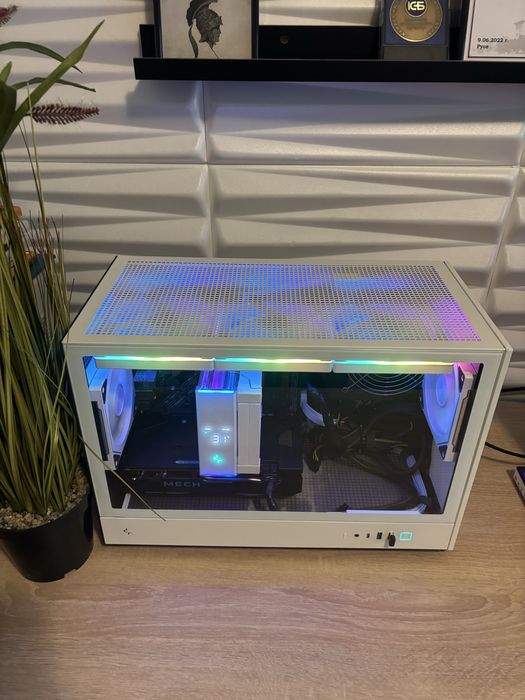 Бял геймърски компютър WiFi Ryzen 7 5700/RX6600/16 Ram/512 ssd/700W