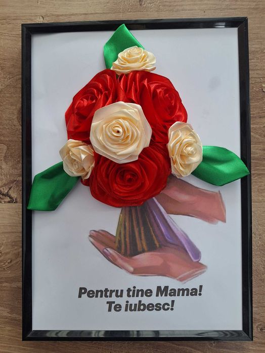 Tablou realizat manual, decorat cu flori din satin