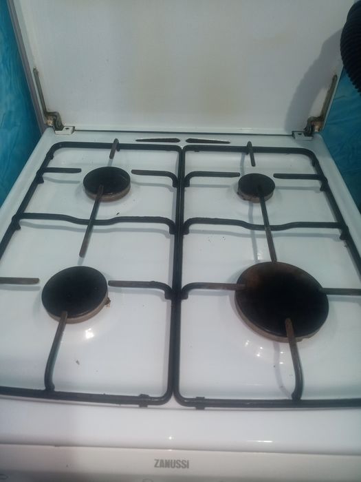 Продам газовую плиту.