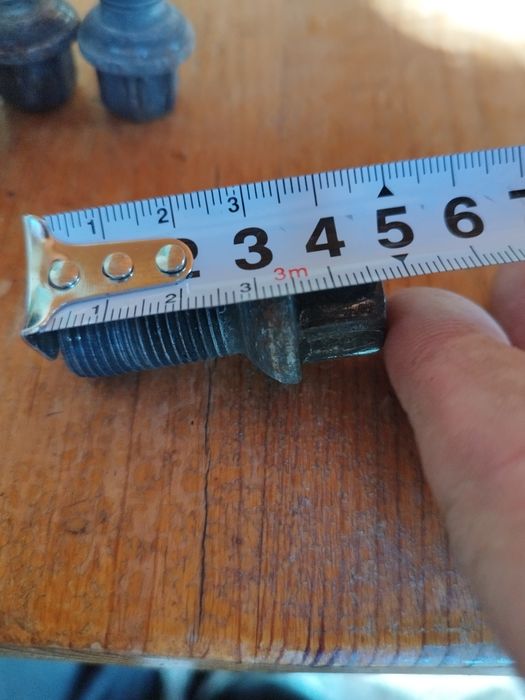 Дълги и къси болтове за Мерцедес оригинални