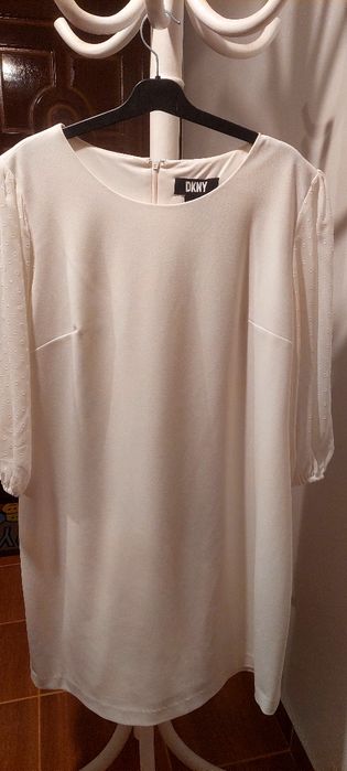Vând rochie alba DKNY