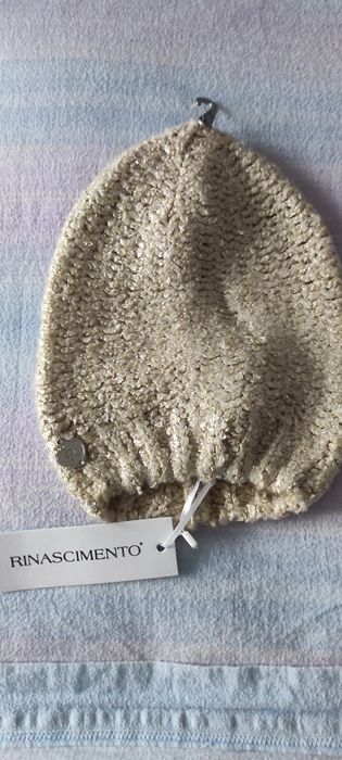 Căciulă acril cu fir auriu