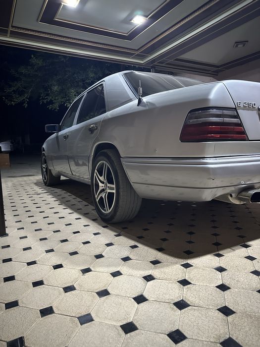 Mercedes Benz W124