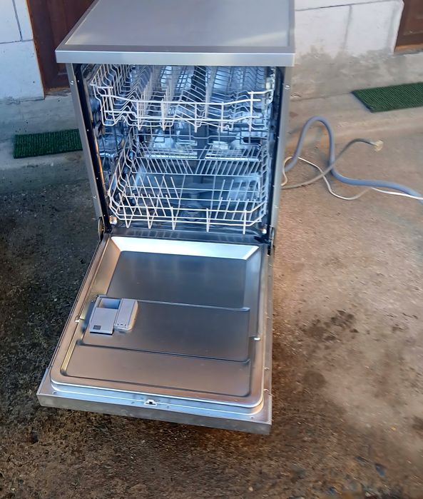 Vând masina de spalat vase